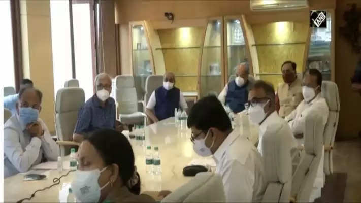 મુલાકાત@ગુજરાત: હોસ્પિટલો બહાર એમ્બ્યુલન્સની લાઈન ભૂતકાળ બનાવો: અમિત શાહ