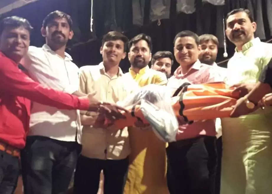 પાલનપુરઃ સ્વામી વિવેકાનંદ યુવા મંડળોને રમત-ગમત કિટ વિતરણ કરાઇ