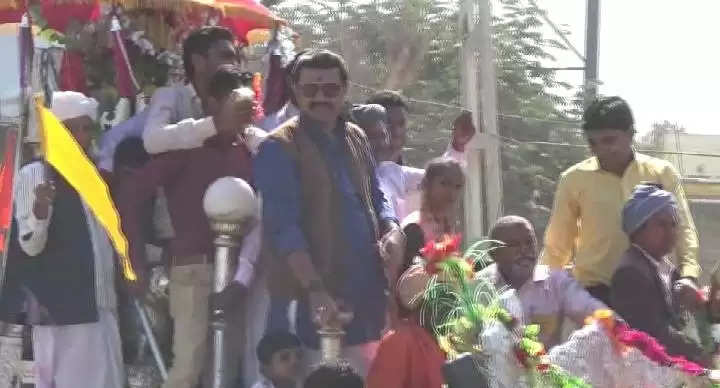 દિયોદર: બાબા રામદેવપીરની મૂર્તિ પ્રાણપ્રતિષ્ઠા મહોત્સવમાં ભક્તો ઉમટ્યા