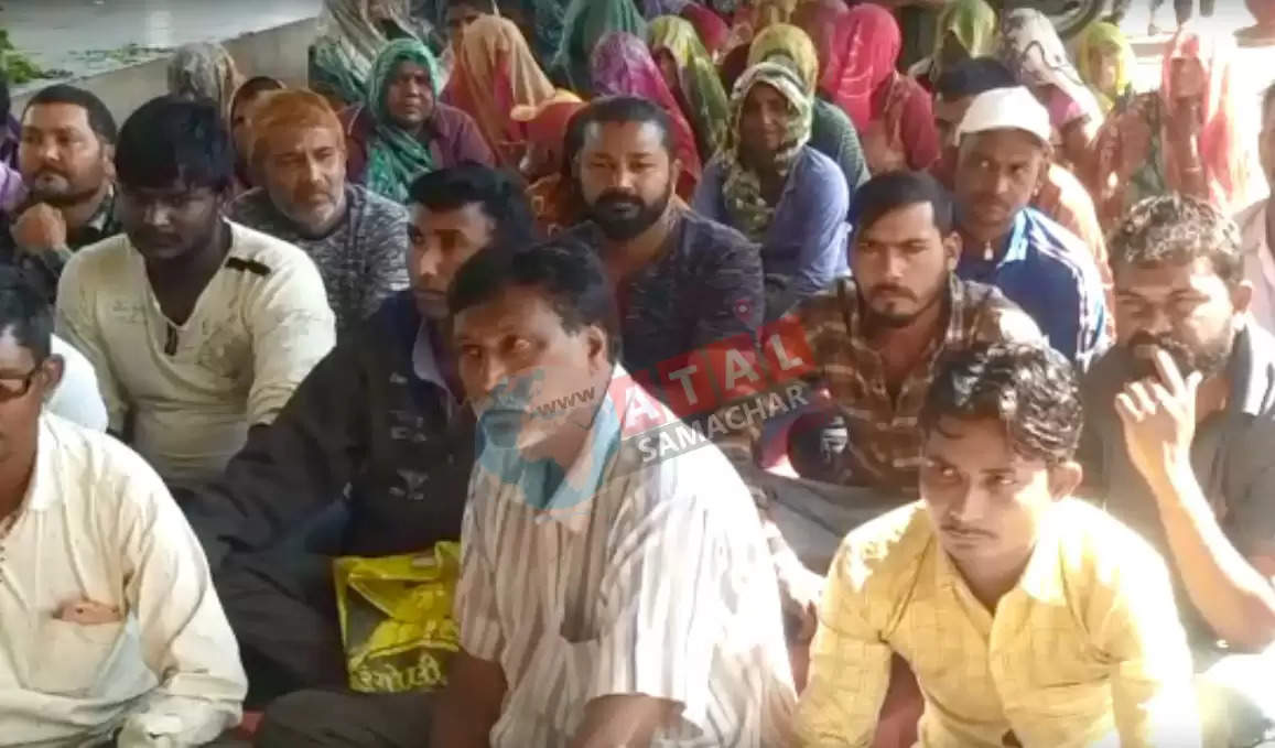 દોડધામ@ધાનેરા: 60 કામદારોની હડતાલમાં ગંદકીની માઝા, બહારથી તેડાવ્યા