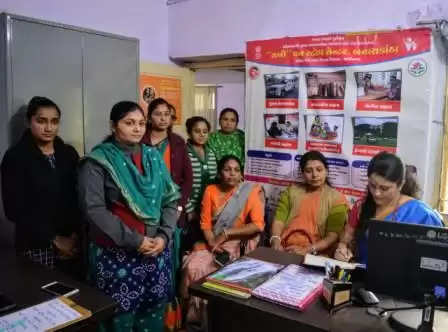 પાલનપુરઃ રાષ્ટ્રીય મહિલા આયોગના સદસ્યએ સખી વન સ્ટોપ સેન્ટરની મુલાકાત લીધી