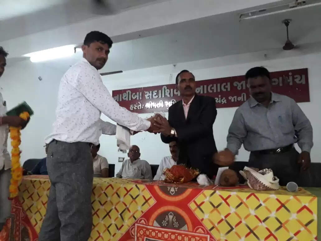 ખેડબ્રહ્મા: પોલીસ કર્મચારી વય નિવૃત્ત થતા વિદાય સમારંભ યોજાયો