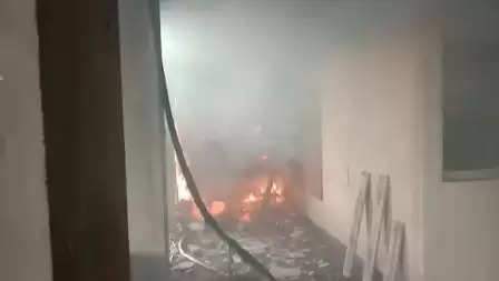 ઘટના@સુરત: નવ નિર્મિત બિલ્ડીંગના વીજ મીટર બોક્ષમાં આગથી અફરાતફરી
