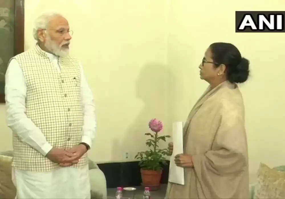 દેશ: PM નરેન્દ્ર મોદી અને મમતા બેનર્જી વચ્ચે 30 મિનિટ બેઠક