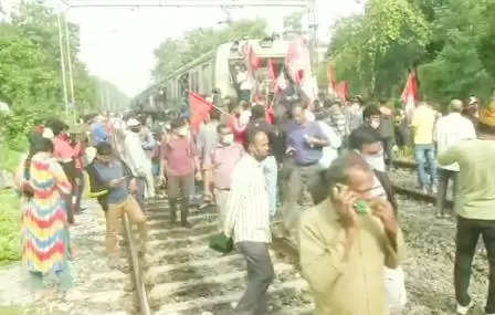 હલ્લાબોલ@દેશ: દિલ્હીમાં કૃષિ કાયદાના વિરોધમાં ખેડૂતનો વિરોધ, બંગાળમાં રેલવે ટ્રેક બ્લોક