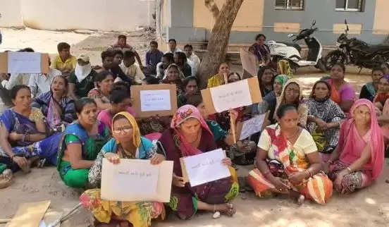 પાલનપુર: નિયમિત પગારને લઇ સિવિલ હોસ્પિટલના સફાઇ કામદારો ભૂખ હડતાળ પર