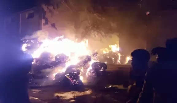દુર્ઘટના@હારીજ: માર્કેટયાર્ડમાં આગ, વેપારીના ગોડાઉનમાં નુકશાન