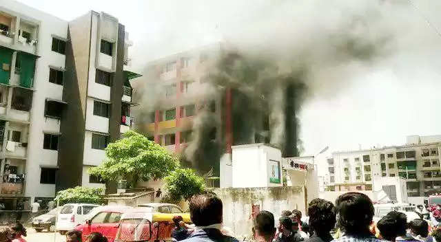 દુર્ઘટના@અમદાવાદ: 5 માળની ઇન્ટરનેશનલ સ્કુલમાં અચાનક આગ, ફાયરની 10 ગાડી ઘટનાસ્થળે
