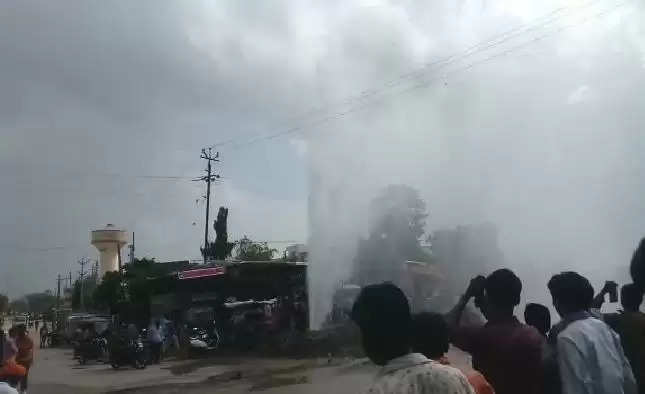 અયોગ્ય@ખેરાલુ: પાણી પુરવઠાની બેદરકારી, વિસ્ફોટની જેમ પાણીનો મારો