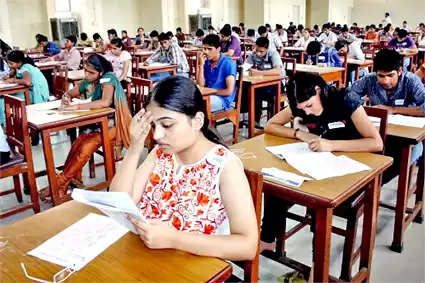 ગુજરાત: ઉત્તરવહી મુલ્યાંકનમાં છબરડામાં 72 શિક્ષકોએ દંડ નહિ ભરતા નોટીસ
