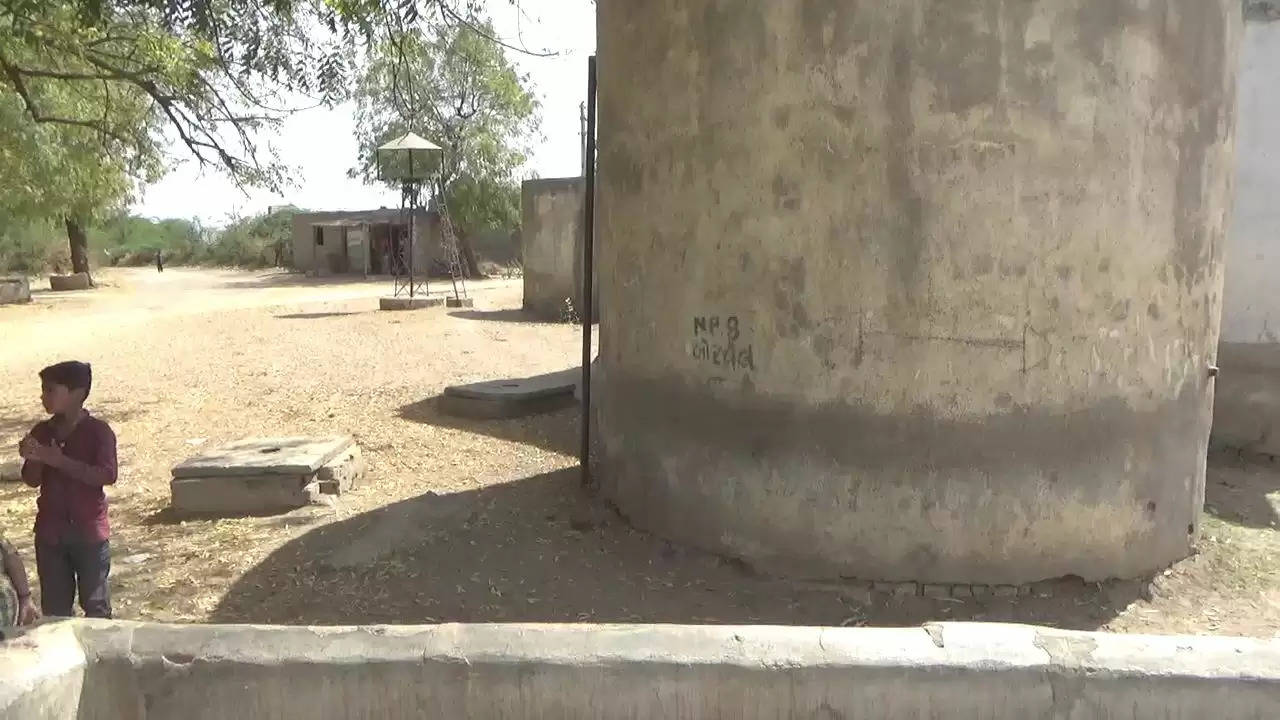 કાંકરેજ: સાકરીયા ગામમાં પાણી માટે અભિશાપ કે સરકારની લાલિયાવાડી