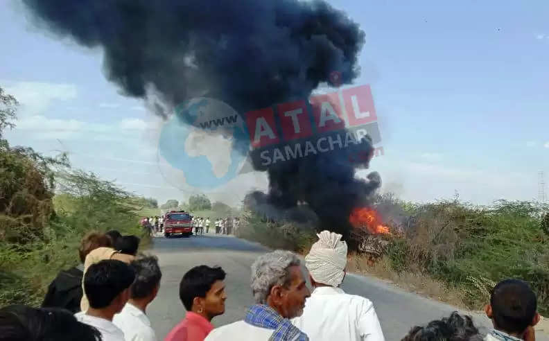 બ્રેકિંગ@થરાદ: તેલના ડબ્બા ભરેલી ટ્રક ઝાડ સાથે અથડાતા આગથી ભસ્મિભૂત