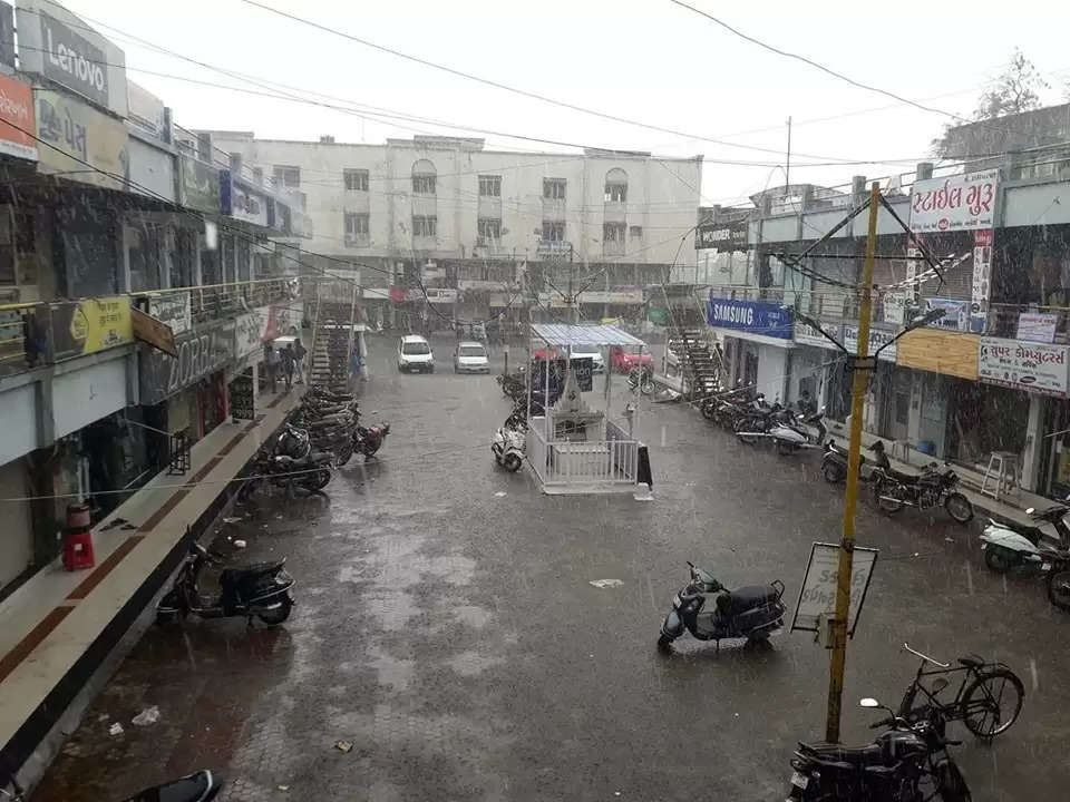 બ્રેકીંગઃ મહેસાણા શહેરમાં પવન સાથે ધોધમાર વરસાદની શરૂઆત, ઠંડક પ્રસરી ગઈ