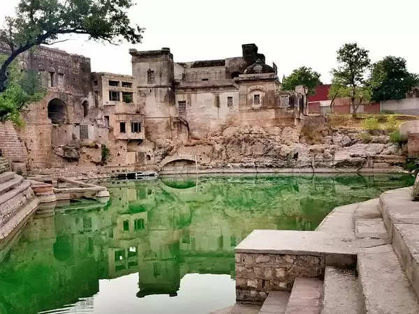 ધાર્મિક: પાકિસ્તાનમાં શિવજીના આંસુઓથી બનેલું એક હજાર વર્ષ જૂનું શિવ મંદિર