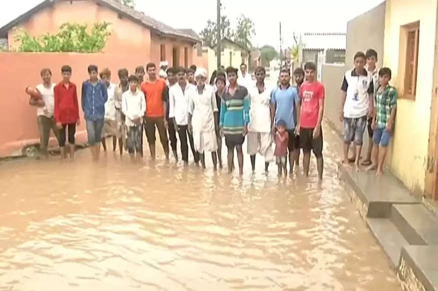 વરસાદ: ઉત્તર ગુજરાતમાં ચોમાસું જામ્યું, બનાસકાંઠામાં તળાવ ફાટ્યું