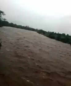 મેઘમહેર@બનાસકાંઠા: વહેલી સવારથી ભારે વરસાદ, નદીમાં નવા નીર આવ્યાં
