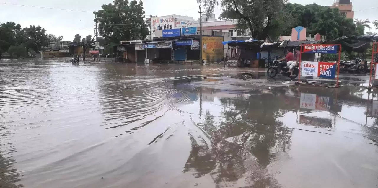 વરસાદ: ઉત્તર ગુજરાતમાં મેધરાજા વરસ્યા, અનેક સોસાયટીમાં પાણી ભરાયા