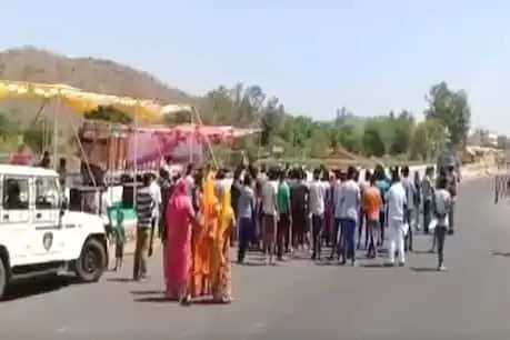 બ્રેકિંગ@રતનપુર: બે સરકારો વચ્ચે હજારો મુસાફરોનો પ્રવેશ અધ્ધરતાલ
