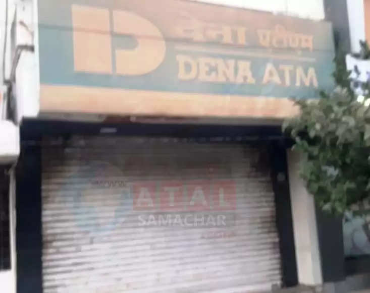 હાલાકી@ખેડબ્રહ્મા: ત્રણ બેંકોના ATM બંધ હાલતમાં, શહેરીજનોને મુશ્કેલી