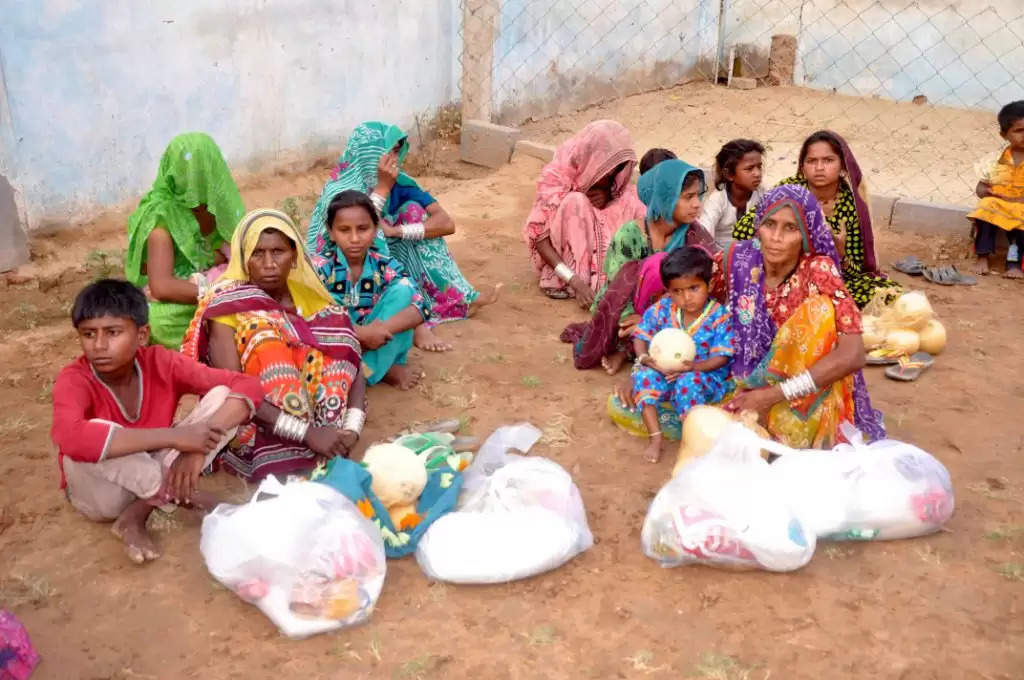 કાંકરેજ: પાકિસ્તાનથી આવેલા 12 પરિવારોને વહીવટીતંત્રએ મદદ પહોંચાડી