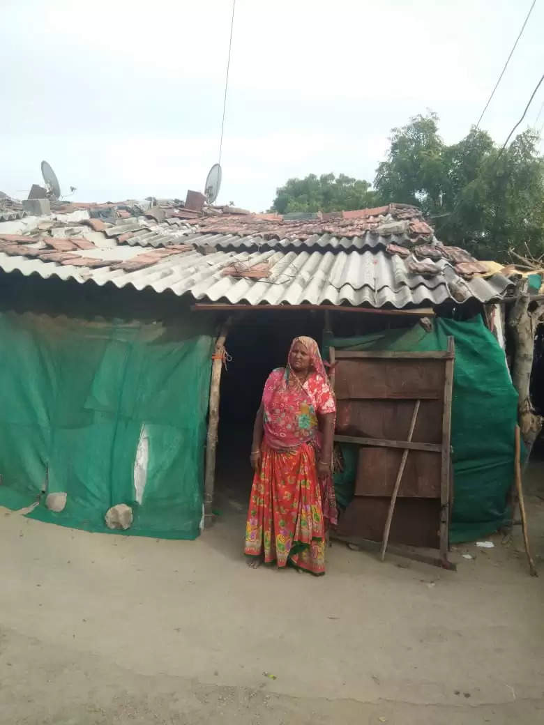 બ્રેકિંગ@બેચરાજી: ઝુંપડામાં રહેતા પરિવારને 17 હજારનું લાઇટબીલ, ચોંકી ગયા