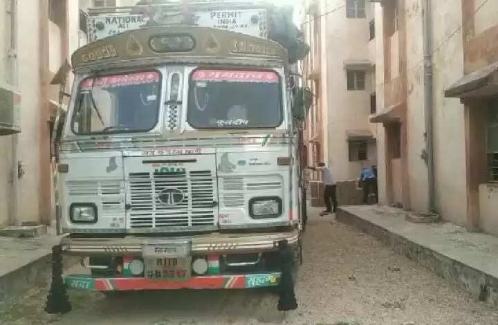 કાર્યવાહી@અમીરગઢ: કટ્ટાની આડમાં લઈ જવાતો લાખોનો દારૂ ઝડપાયો, 25.70 લાખનો મુદ્દામાલ જપ્ત