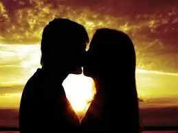 સ્પેશ્યલ@પ્રેમ: આજે આંતરરાષ્ટ્રીય Kissing દિવસ, એક ચુંબનથી કેટલાં લાભ થાય છે ? જાણો અહિં