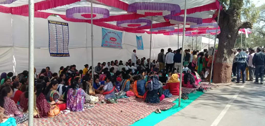 ઉત્તર ગુજરાત: પગારમાં વિસંગતા મુદ્દે 5000 શિક્ષકોના પ્રતિક ઉપવાસ