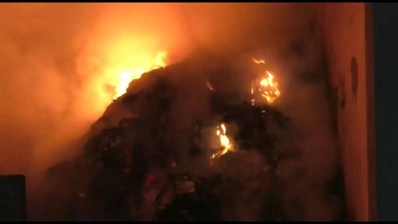 બ્રેકિંગ@મહેસાણા: દૂધસાગર ડેરીમાં આગ, ચાર ગાડી ઉતારી, અફરાતફરી મચી