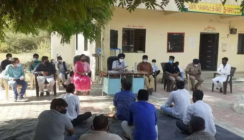 મુલાકાત@સિધ્ધપુર: સંક્રમણથી પ્રભાવિત ગામડાઓના આગેવાનો સાથે કલેક્ટરની બેઠક