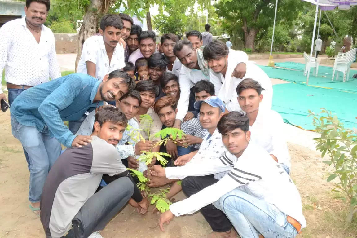 બોદલાઃ પ્રાથમિક શાળાના શિક્ષિકાનો વિદાય સમારંભ યોજાયો, વૃક્ષારોપણનો સંદેશ