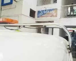 નાકાબંધી@મેઘરજ: કારમાં પ્લાસ્ટીકના સામાનની આડમાં લઇ જવાતો 2.72 લાખનો દારૂ ઝડપાયો