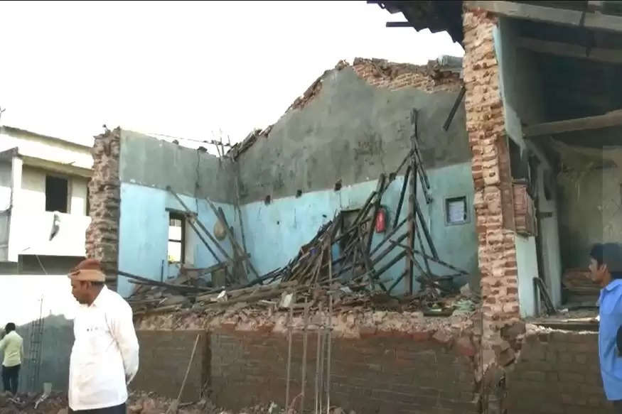 પાલનપુરના સાસમ ગામે મકાનની દિવાલ ધરાશાયી થતા 4 મજૂર દટાયા, 3 ના મોત