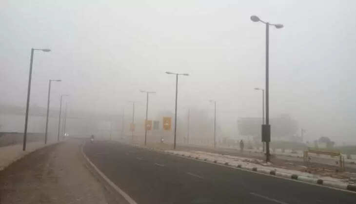 ફોટોગેલેરી: વરસાદ બાદ રસ્તા પર ધુમ્મસ, અકસ્માતની સંભાવના