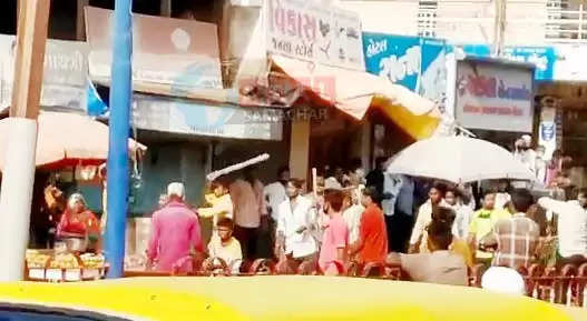 ઝઘડો@પાલનપુર: ભરબજારમાં લાકડીઓ ઉડી, સામસામે ટક્કરનો વિડીયો આવ્યો