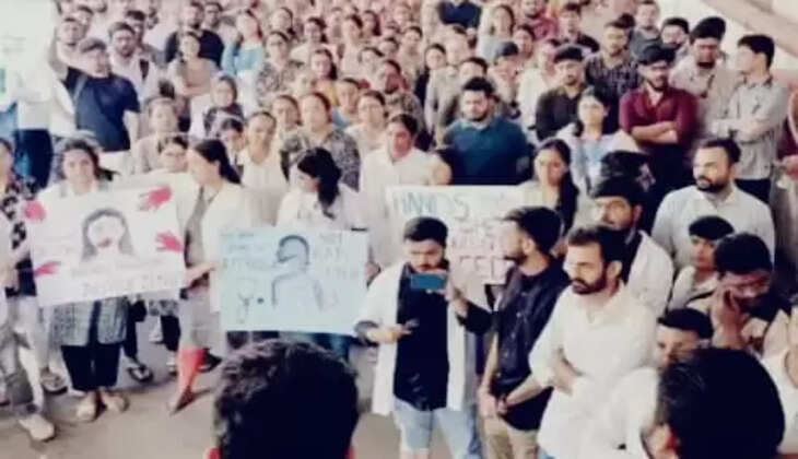 વિરોધ@ગુજરાત: ડોક્ટરોની હડતાળનો 2 દિવસ, કાળી પટ્ટી ધારણ કરી વિરોધ