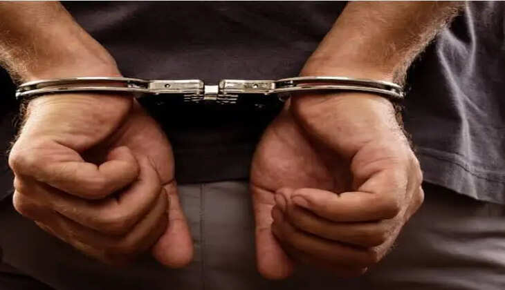 4.30 લાખની ચોરી, પોલીસે કરી ધરપકડ