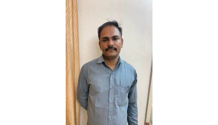 બ્રેકિંગ@રાજકોટ: પોલીસ સ્ટેશનમાં ત્રાટકી એસીબીની, હેડ કોન્સ્ટેબલ 8 હજારની લાંચ લેતાં ઝબ્બે