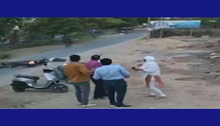 બનાવ@પાટણ: બાઇક અને એક્ટિવાની સામ-સામે ધડાકાભેર અથડાતા રોડની સાઇડમાં ઊભેલા ડોક્ટર દેવદૂત બન્યા