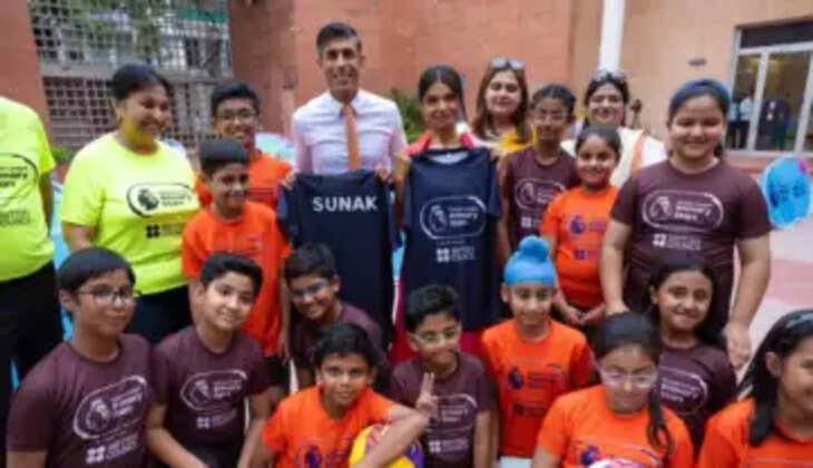 અપડેટ@દેશ: બ્રિટિશ વડા પ્રધાન ઋષિ સુનકે આજે દિલ્હીમાં બ્રિટિશ કાઉન્સિલ ખાતે વિદ્યાર્થીઓ અને સ્ટાફ સાથે મુલાકાત