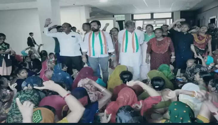 રિપોર્ટ@વડોદરા: વિશ્વામિત્રી નદીના પૂર પીડિત લોકોનો કલેકટર કચેરી ખાતે મોરચો