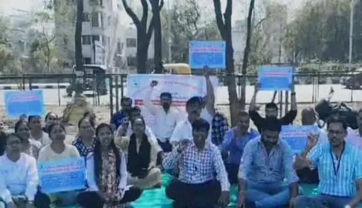 રિપોર્ટ@ગુજરાત: લેબ ટેક્નિશિયનોએ ઉપવાસ આંદોલન શરૂ કર્યું