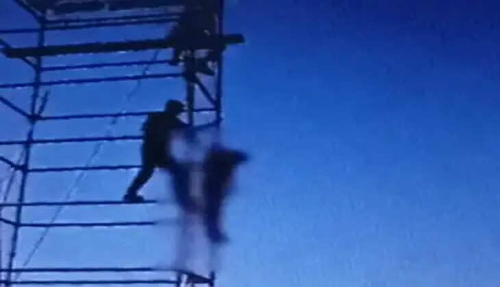 આત્મહત્યા@વડોદરા: ગરબા માટેની લાઈટિંગ માટે બાંધવામાં આવેલા થાંભલા પર ગળેફાંસો ખાઈને યુવકે જીવન ટૂંકાવ્યું 