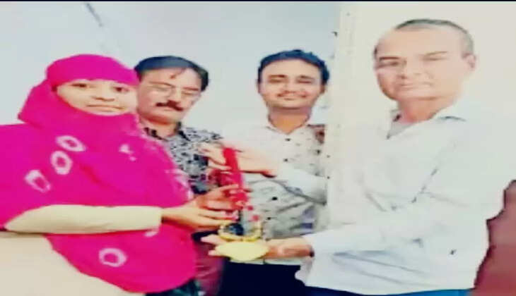 રિપોર્ટ@મહેસાણા: બસનાં કંડક્ટરે રૂ.3 લાખનો ચાર તોલા સોનાનો સેટ મુસાફરને પરત કર્યો 