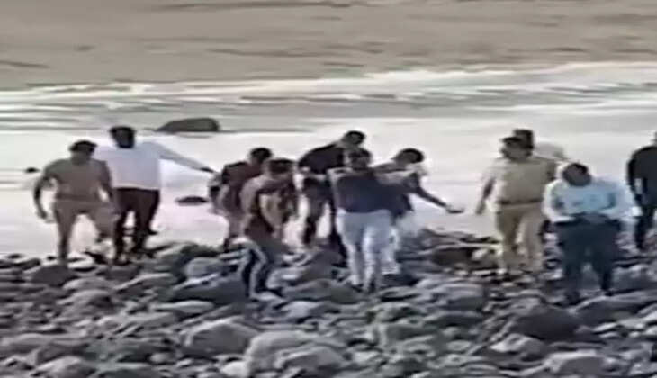 રિપોર્ટ@ગુજરાત: નવસારી જિલ્લાના દરિયા કિનારા પરથી 30 કરોડની કિંમતનો ડ્રગ્સનો જથ્થો ઝડપાયો