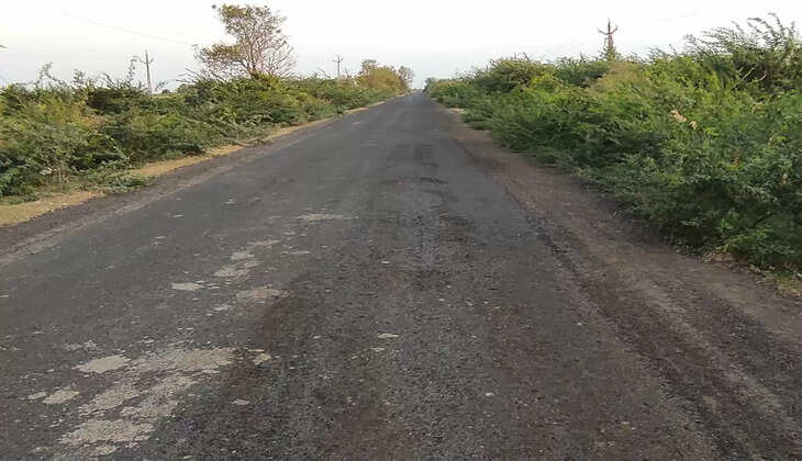 રિપોર્ટ@પાટડી: રૂડો રસ્તો ગેરંટી પિડીયડમાં જ જર્જરિત બન્યો, ધામા-સુરેલ માર્ગ જોઈ આવો