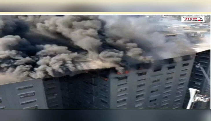  ઘટના@સુરત: ટેક્સટાઈલ માર્કેટમાં આગ કાબૂમાં આવ્યા બાદ ફરી લાગતા વેપારીઓમાં દોડધામ મચી