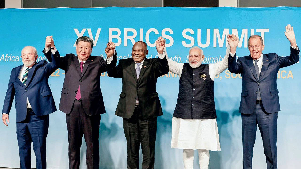 રીપોર્ટ@દેશ: BRICS ના મંચ પરપડેલા તિરંગાને જોઈ પીએમ મોદીએ શું કર્યું?જાણો 