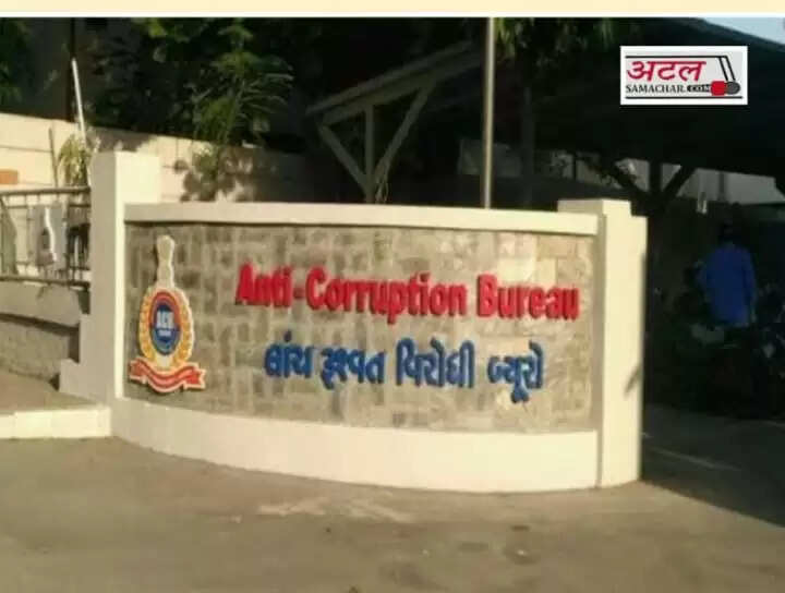 દોડધામ@બેચરાજી: ઓફિસરની ચેમ્બરમાં ત્રાટકી એસીબી, વારસાઇના નિ:શુલ્ક કામમાં લાંચ લેતાં ઝડપાયા