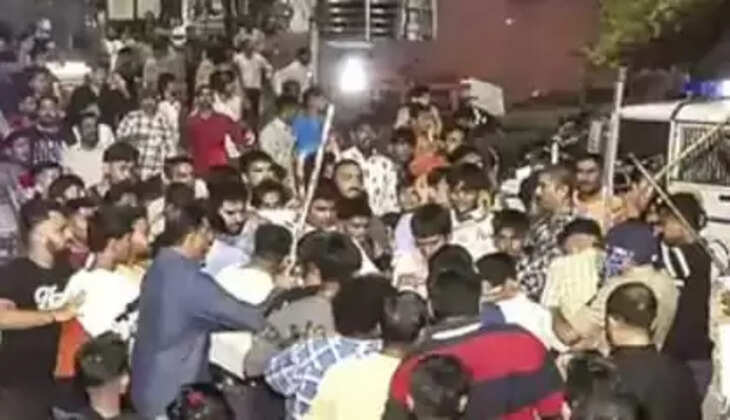 રિપોર્ટ@ગુજરાત: ગણપતિ પંડાલ પર પથ્થર ફેંકાયા ત્યાંથી 300 મીટર સુધી એકેય બાંધકામ સાઇટ નથી, 30 મિનિટની અંદર આટલા પથ્થર ક્યાંથી આવ્યા?